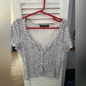 Brandy melville short sleeve shirt